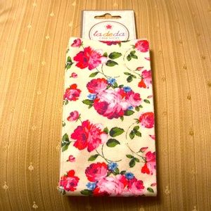 NWT ladeda ladies floral print crew socks.